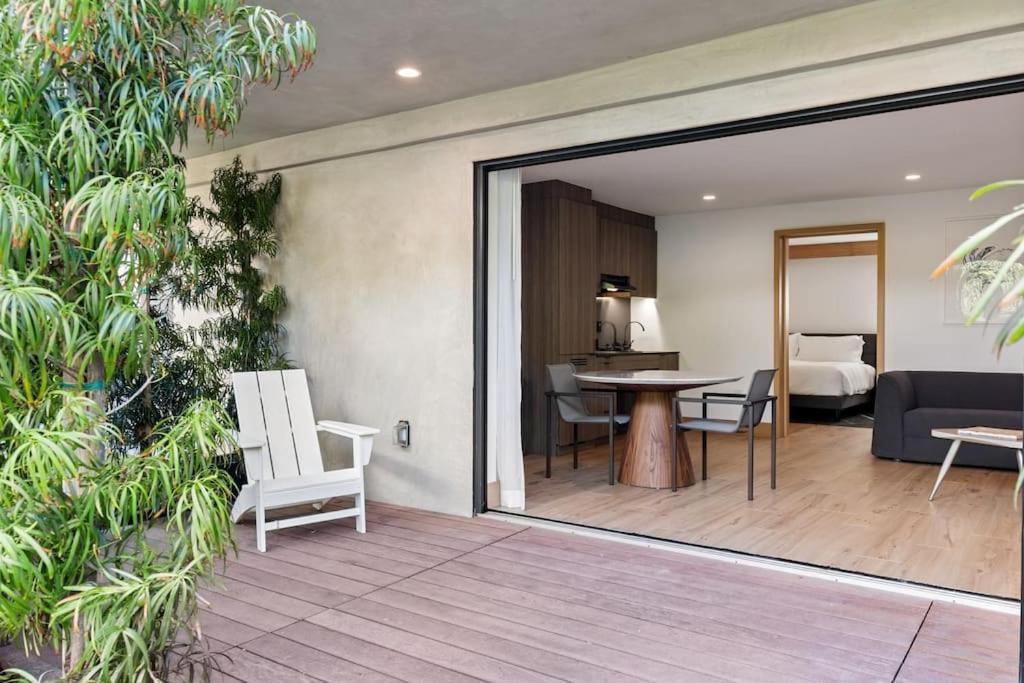 Malibu Sand Carbon Beach Suites Bagian luar foto