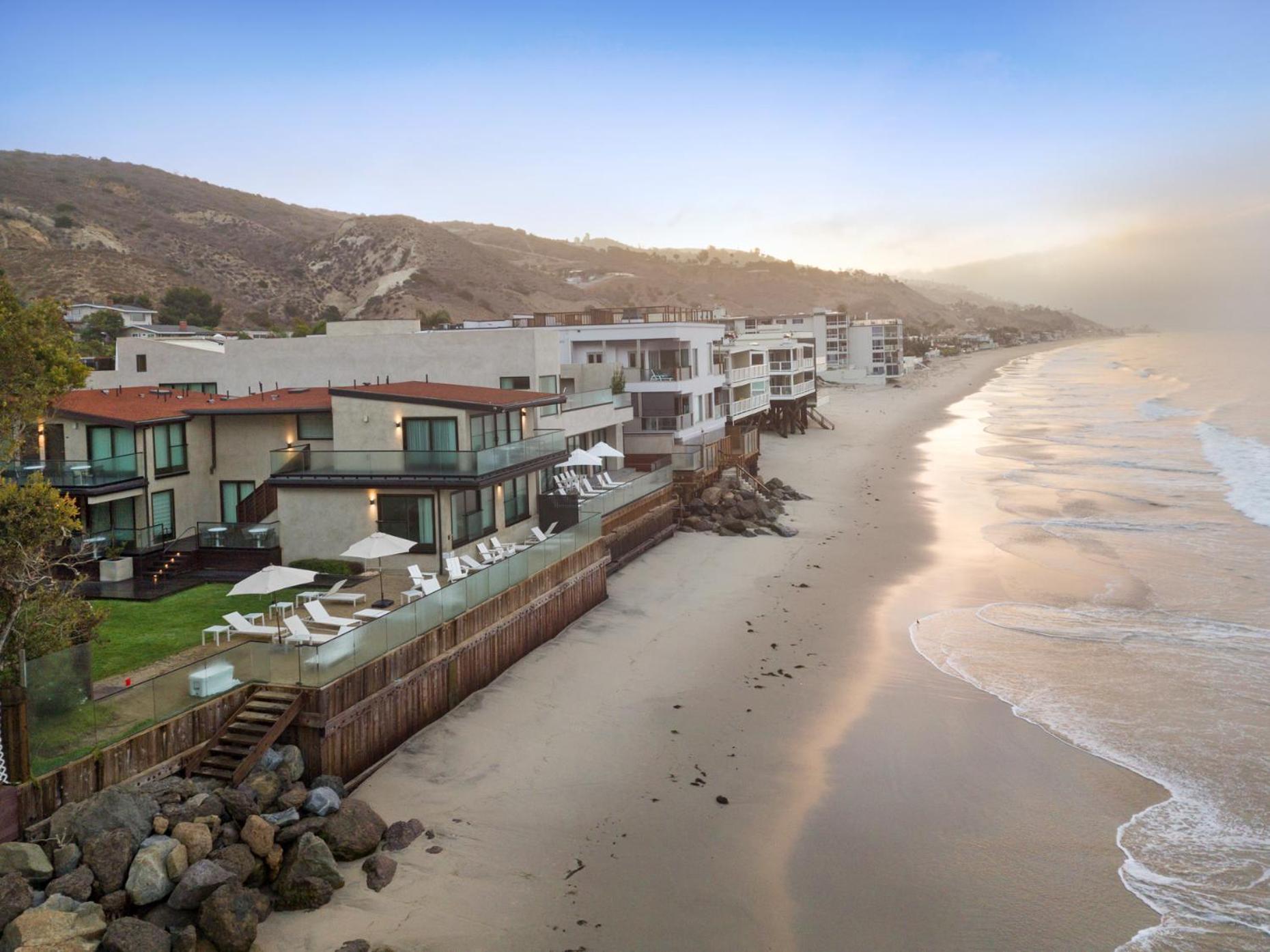 Malibu Sand Carbon Beach Suites Bagian luar foto