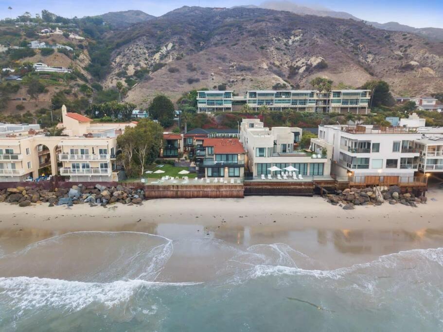 Malibu Sand Carbon Beach Suites Bagian luar foto
