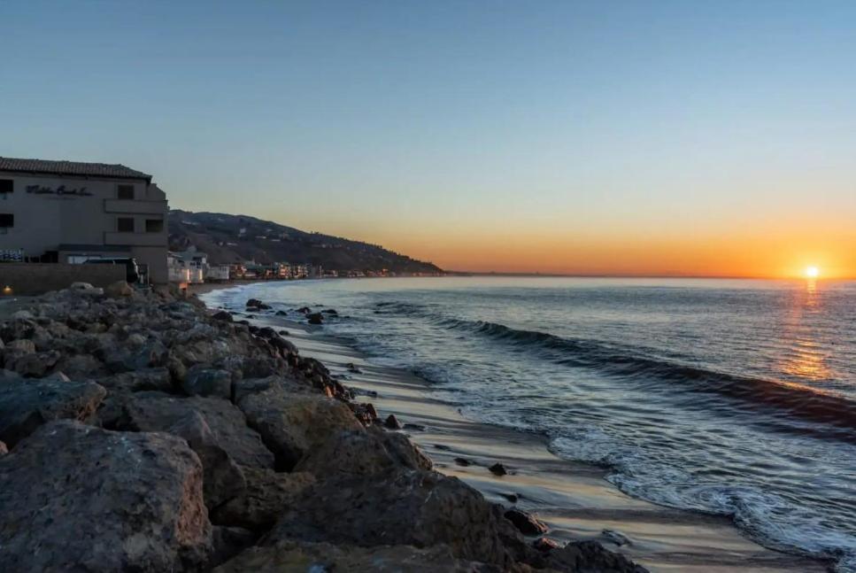 Malibu Sand Carbon Beach Suites Bagian luar foto