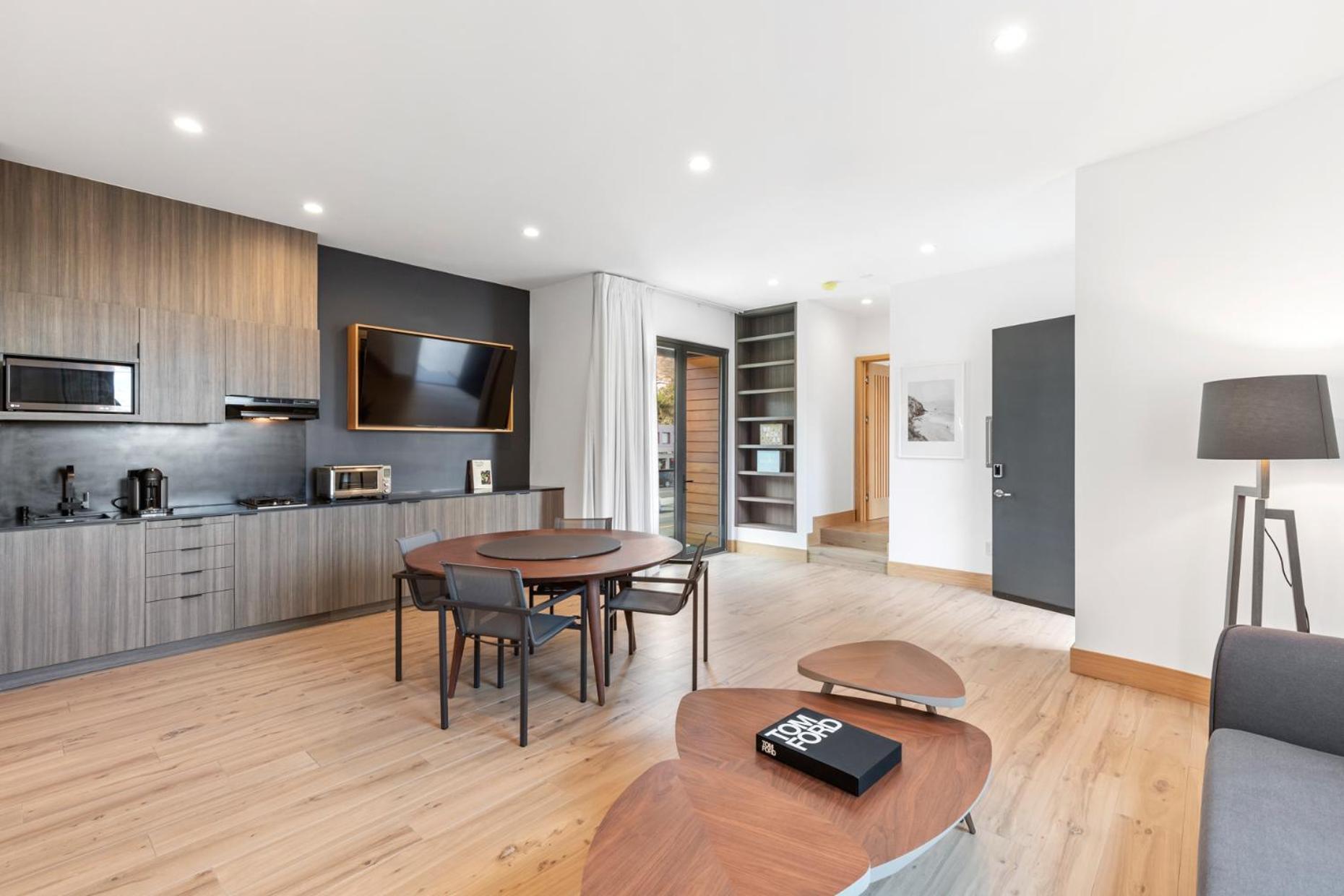 Malibu Sand Carbon Beach Suites Bagian luar foto