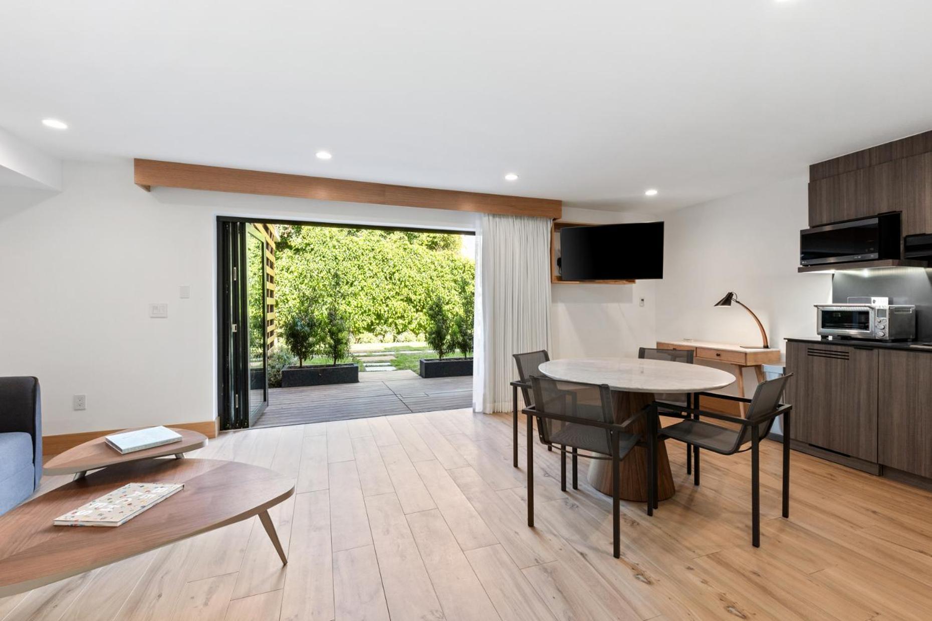 Malibu Sand Carbon Beach Suites Bagian luar foto