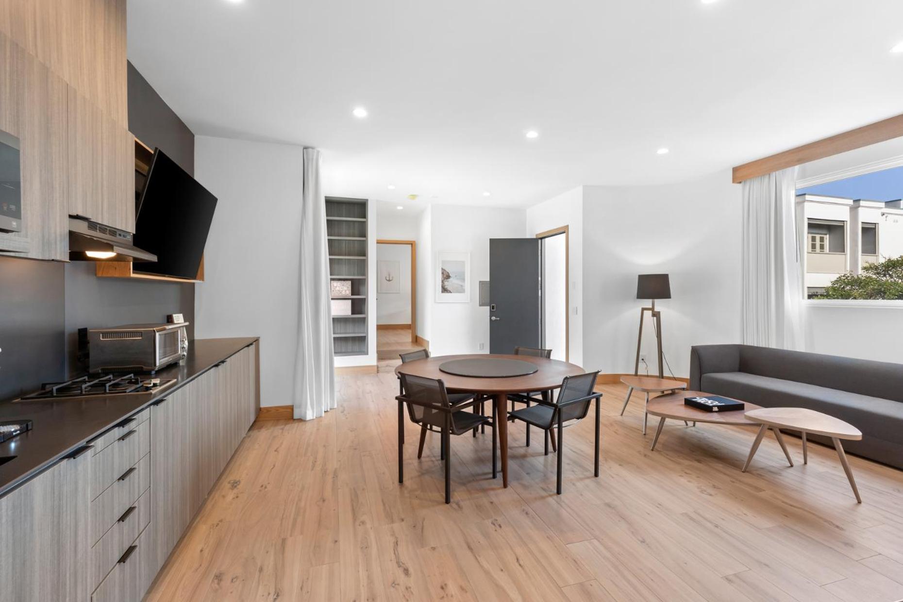 Malibu Sand Carbon Beach Suites Bagian luar foto