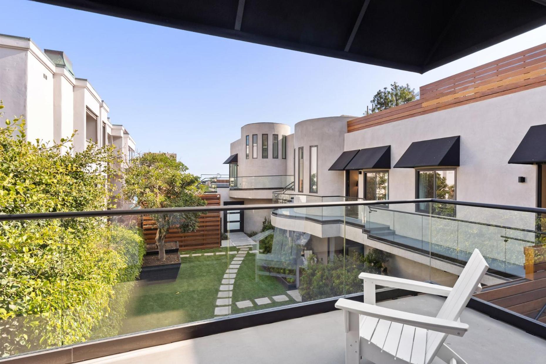 Malibu Sand Carbon Beach Suites Bagian luar foto