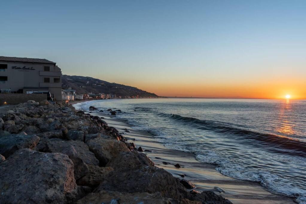 Malibu Sand Carbon Beach Suites Bagian luar foto