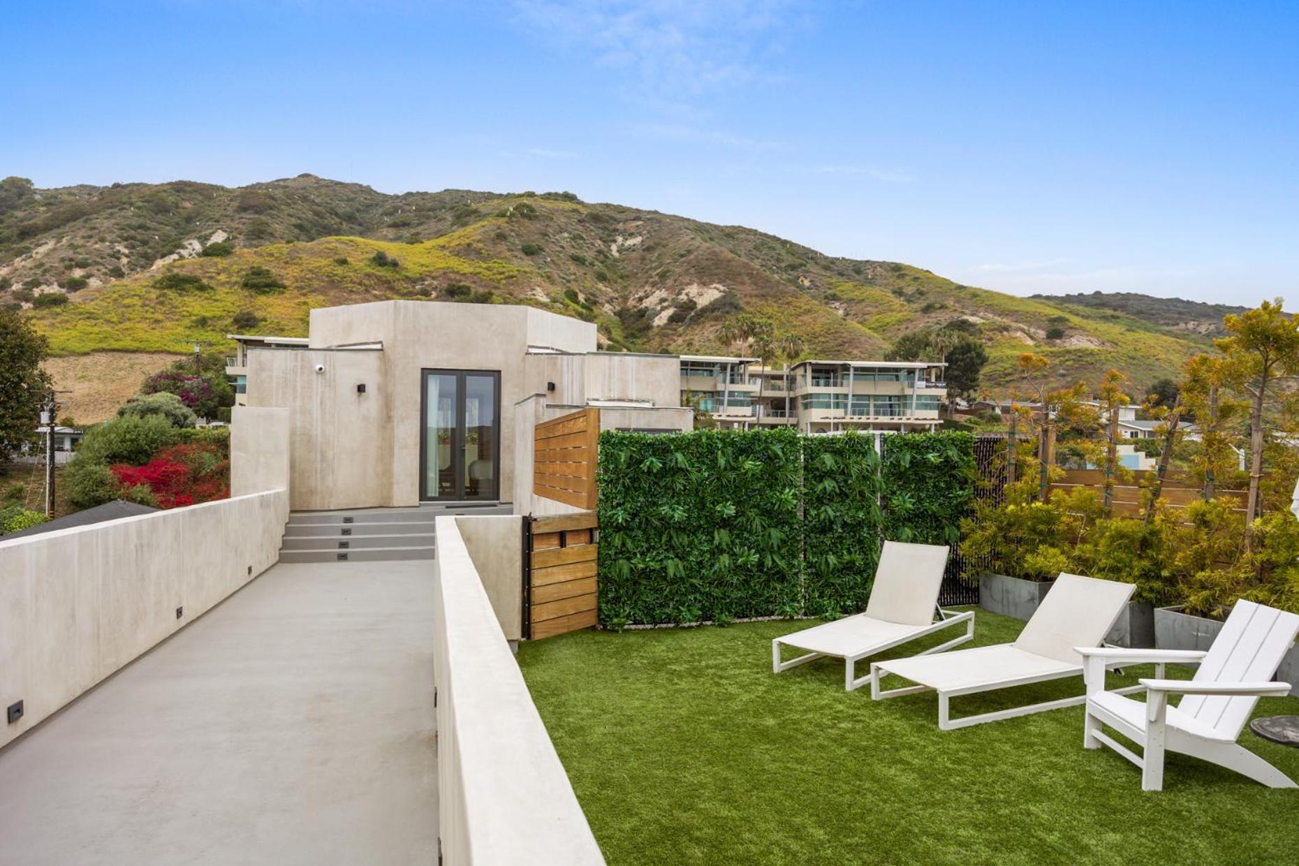 Malibu Sand Carbon Beach Suites Bagian luar foto